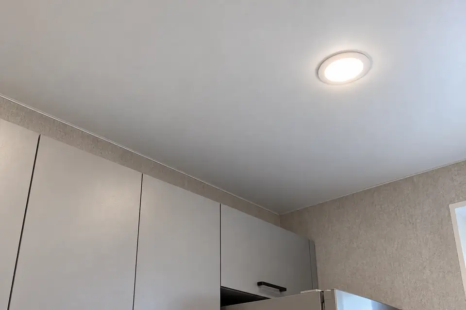 Потолок на кухне — детали